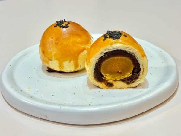 烏豆沙蛋黃酥